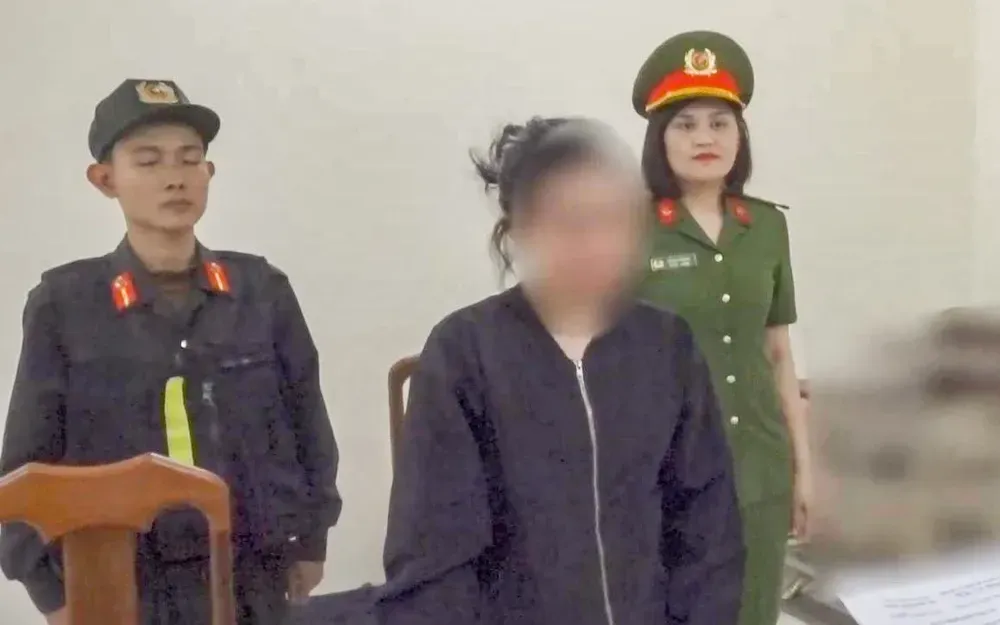 Thu giữ hơn 2,3 kg vàng nguyên chất và nhiều điện thoại iPhone