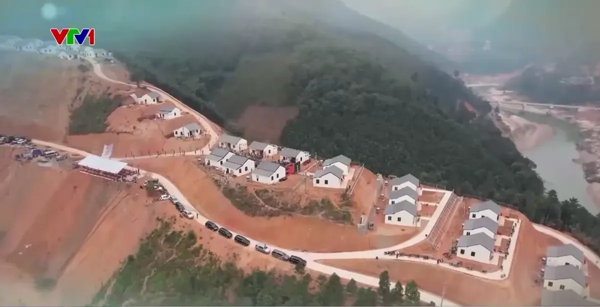 Khoảnh khắc đẹp tuần qua (15-21/12): Niềm vui chiến thắng lan toả khắp phố phường - Ảnh 3.