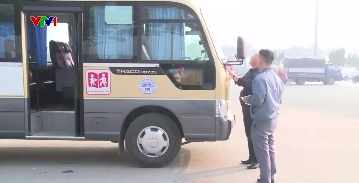 Kiểm so&aacute;t, bảo đảm an to&agrave;n xe đưa đ&oacute;n học sinh tại H&agrave; Nội - Ảnh 1.