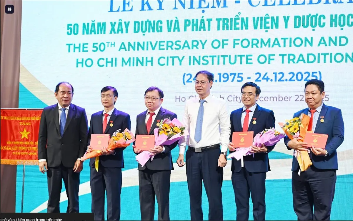 Việc Sở Y tế TP Hồ Chí Minh xác định đẩy mạnh phát triển mô hình kết hợp Đông - Tây y không phải là một quyết định mang tính thời điểm, mà là kết quả của quá trình tích lũy thực tiễn. 