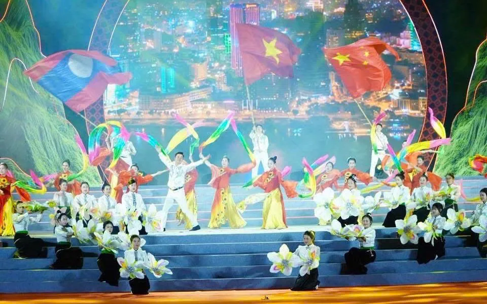 Tiết mục văn nghệ tại đêm bế mạc Lễ hội ném còn lần thứ 9, năm 2025. (Ảnh: Duy Doanh)