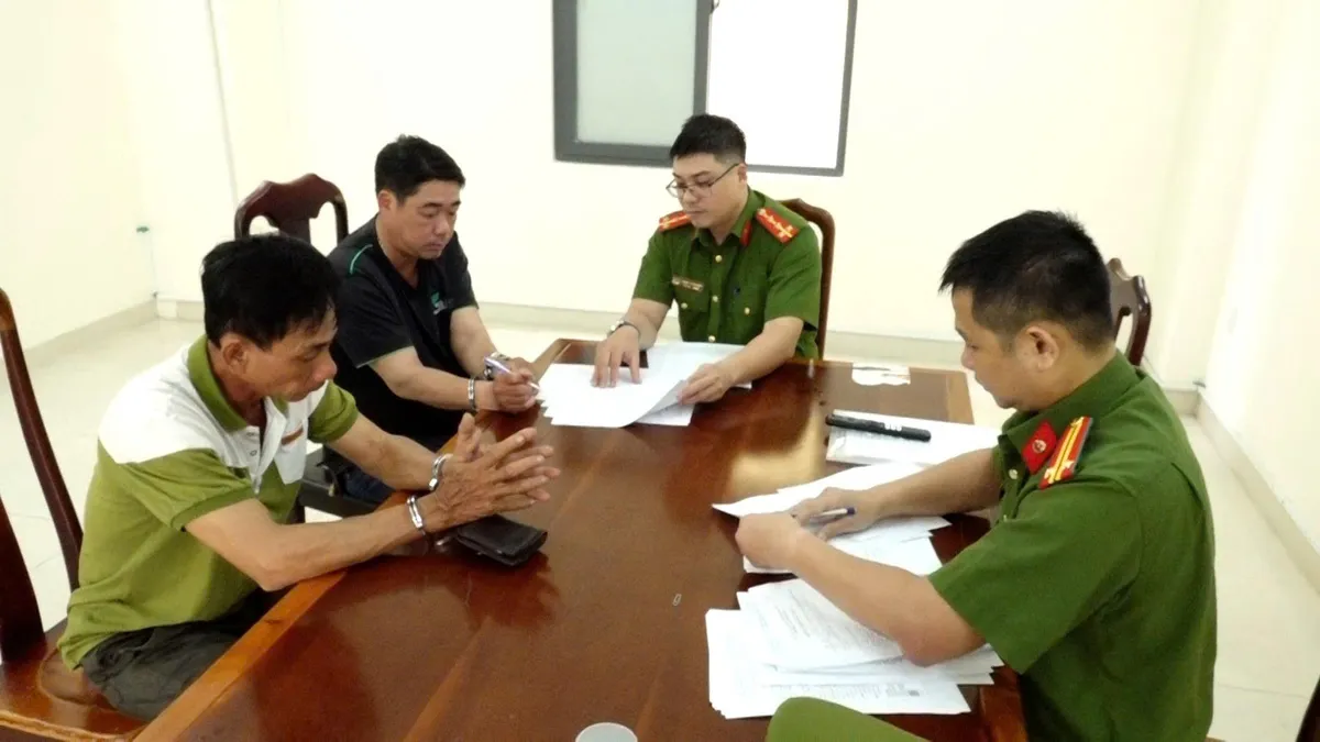 Khởi tố 5 bị can vụ người đ&agrave;n &ocirc;ng tử vong tr&ecirc;n cột điện ở Kh&aacute;nh H&ograve;a - Ảnh 1.