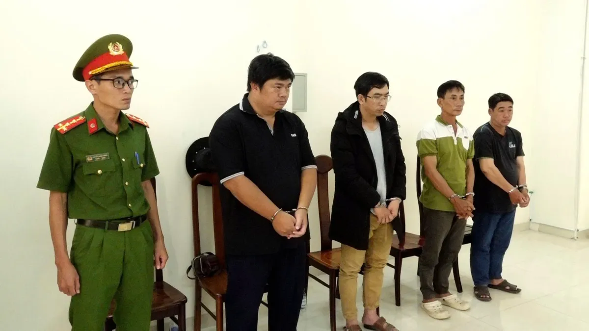 Khởi tố 5 bị can vụ người đ&agrave;n &ocirc;ng tử vong tr&ecirc;n cột điện ở Kh&aacute;nh H&ograve;a - Ảnh 2.