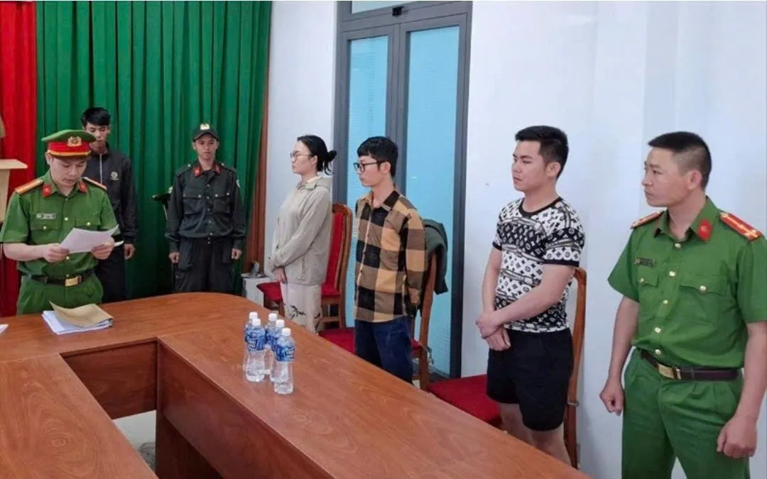 Nhóm đối tượng tổ chức sử dụng ma túy bị công an bắt giữ.