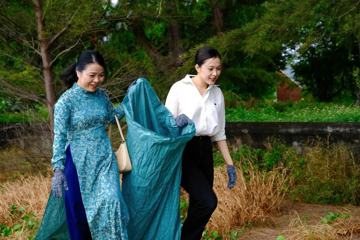 Hơn 600 người tham gia &ldquo;Ng&agrave;y hội sống xanh&rdquo; l&agrave;m sạch m&ocirc;i trường tại Đặc khu C&ocirc;n Đảo - Ảnh 2.