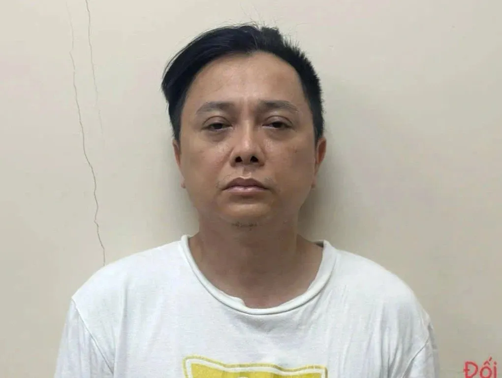 Nh&igrave;n lại một năm đầy biến động v&agrave; khủng hoảng h&igrave;nh ảnh của giới nghệ sĩ Việt- Ảnh 3.