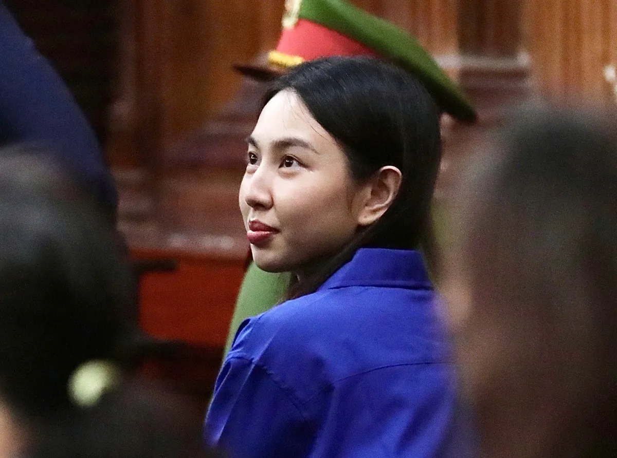 Nh&igrave;n lại một năm đầy biến động v&agrave; khủng hoảng h&igrave;nh ảnh của giới nghệ sĩ Việt- Ảnh 2.