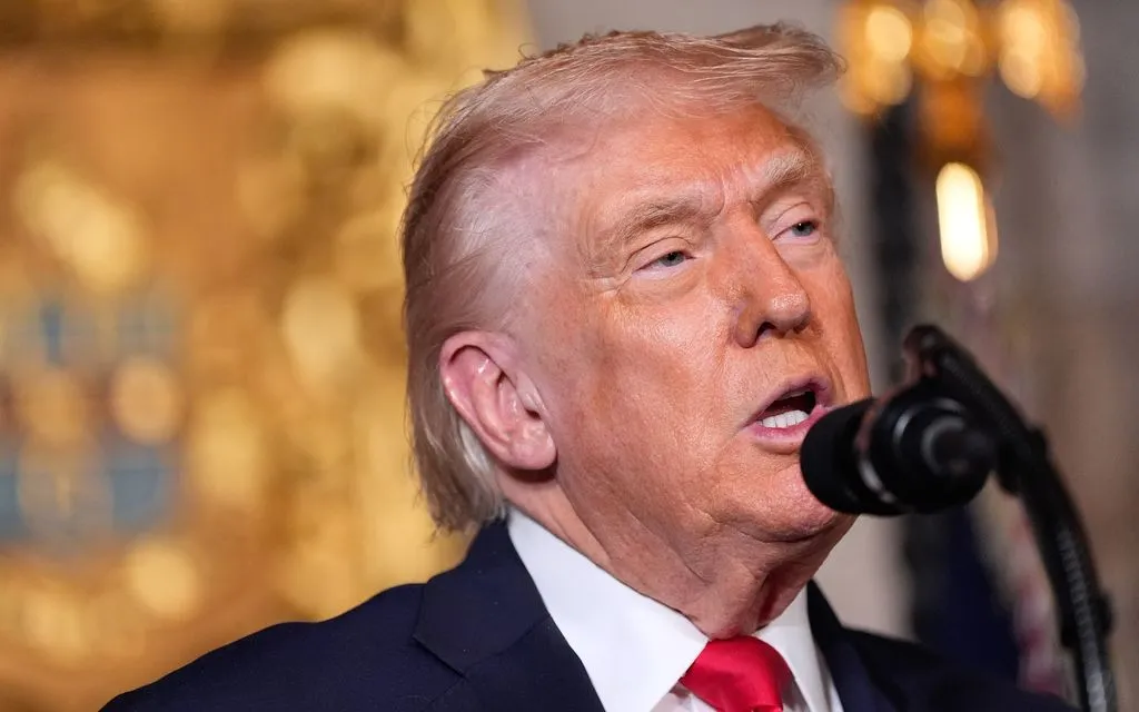 Tổng thống Mỹ Donald Trump phát biểu tại khu nghỉ dưỡng Mar-a-Lago ở Palm Beach, bang Florida, ngày 22/12/2025 (Ảnh: AP)