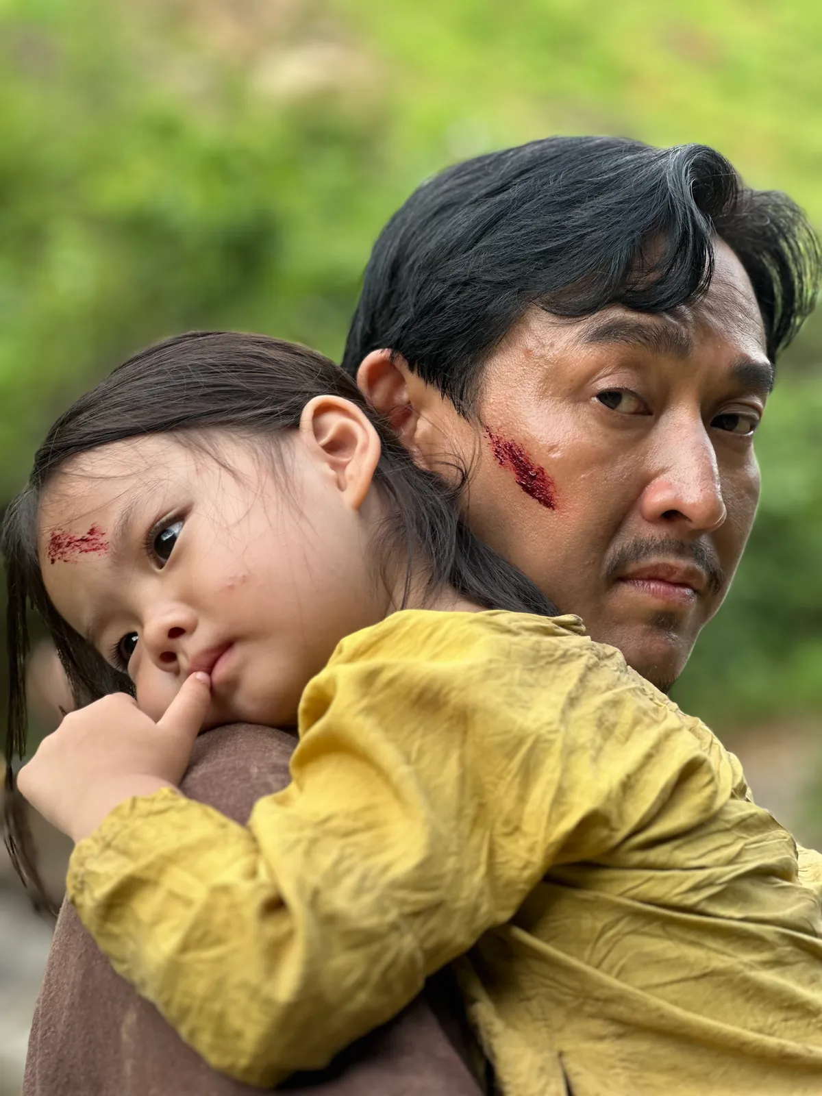 Sau "Mưa đỏ", Hứa Vĩ Văn t&aacute;i xuất với vai chiến sĩ t&igrave;nh b&aacute;o - Ảnh 2.