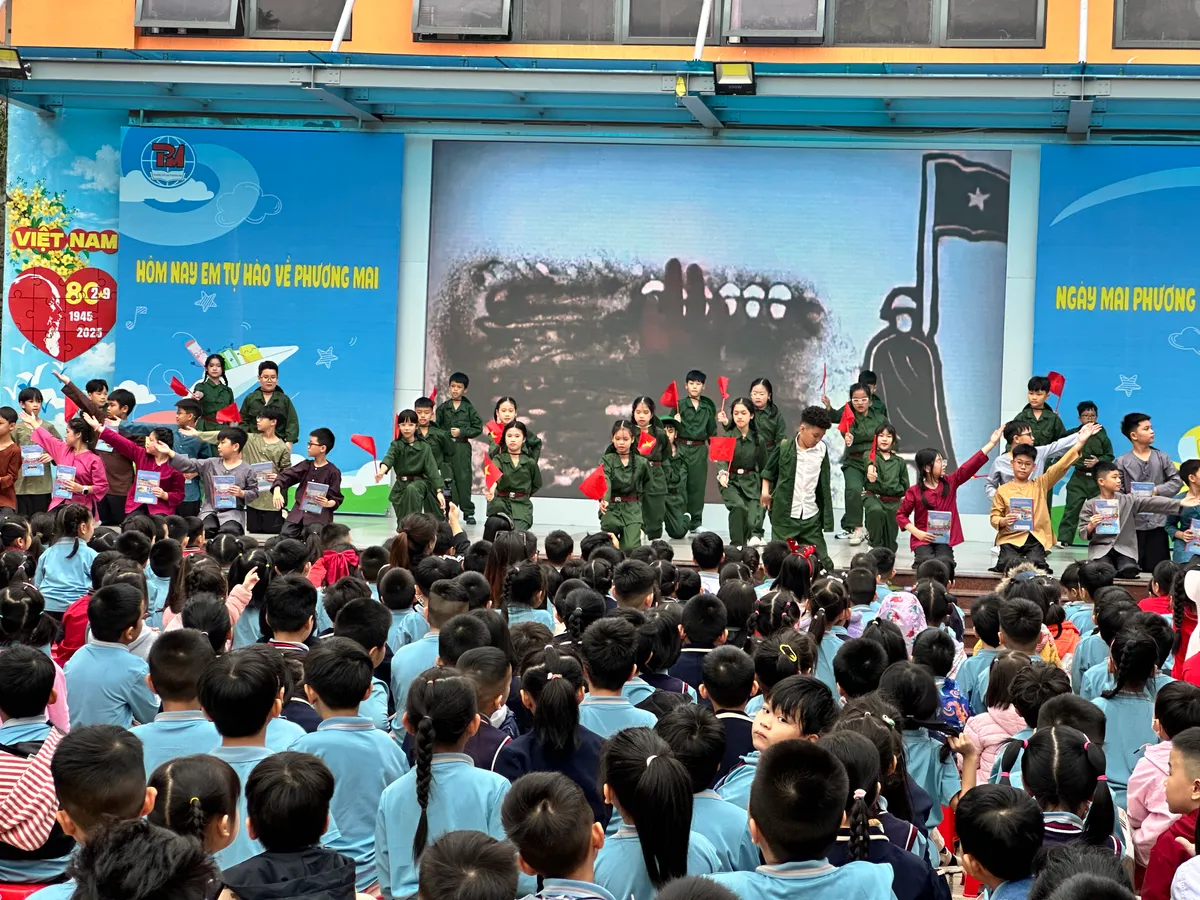 Tiết học lịch sử "kh&ocirc;ng khoảng c&aacute;ch": Đưa &ldquo;bảo t&agrave;ng&rdquo; tới s&acirc;n trường- Ảnh 4.