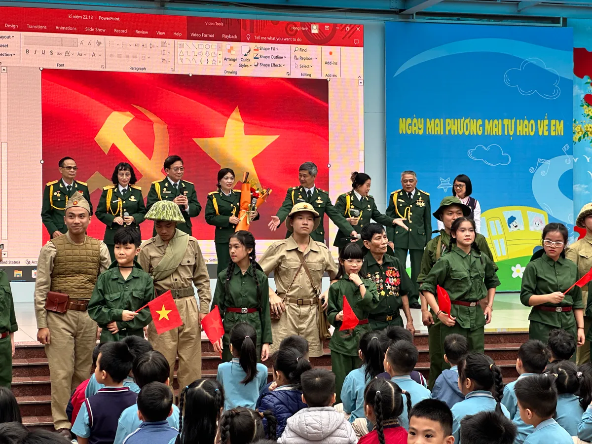 Tiết học lịch sử "kh&ocirc;ng khoảng c&aacute;ch": Đưa &ldquo;bảo t&agrave;ng&rdquo; tới s&acirc;n trường- Ảnh 8.