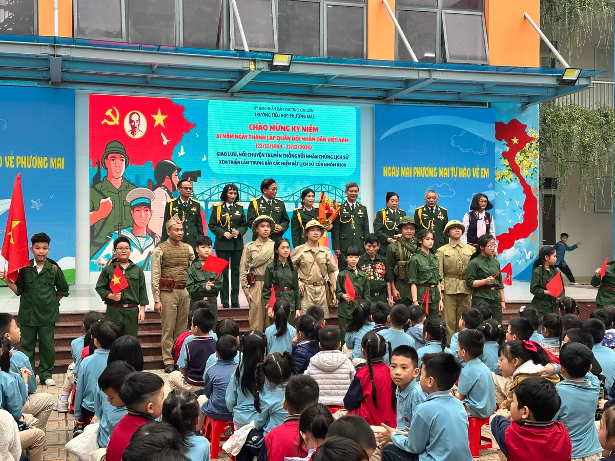 Tiết học lịch sử "kh&ocirc;ng khoảng c&aacute;ch": Đưa &ldquo;bảo t&agrave;ng&rdquo; tới s&acirc;n trường- Ảnh 3.