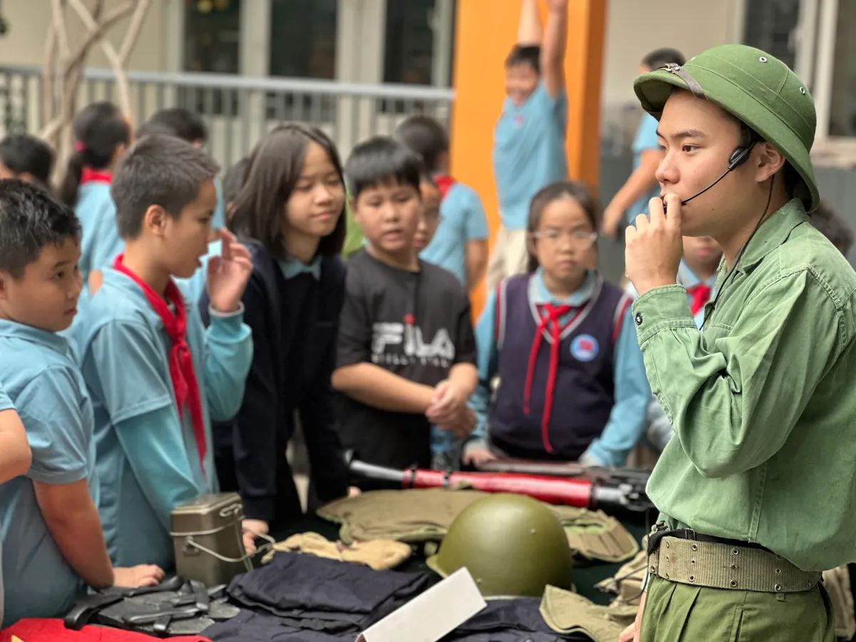 Tiết học lịch sử "kh&ocirc;ng khoảng c&aacute;ch": Đưa &ldquo;bảo t&agrave;ng&rdquo; tới s&acirc;n trường- Ảnh 6.