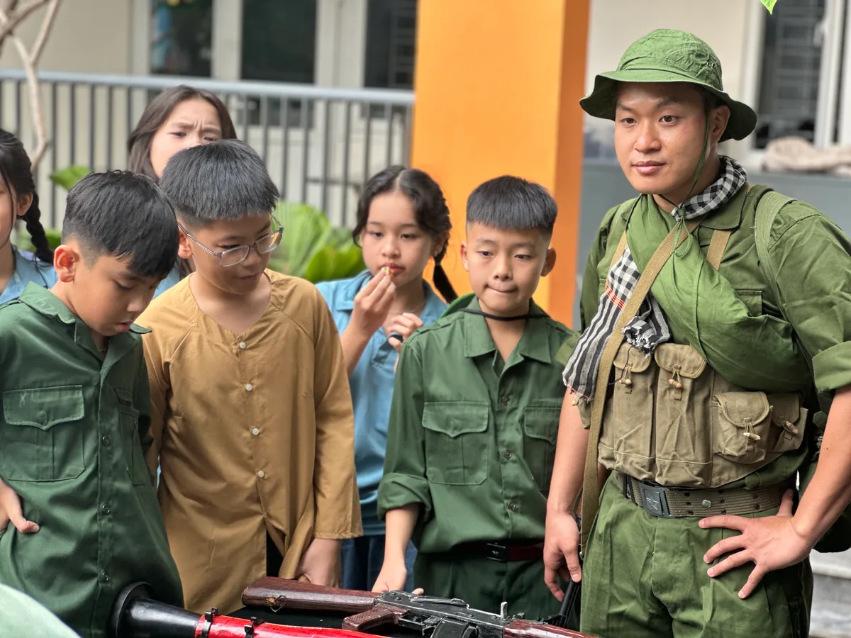 Tiết học lịch sử "kh&ocirc;ng khoảng c&aacute;ch": Đưa &ldquo;bảo t&agrave;ng&rdquo; tới s&acirc;n trường- Ảnh 5.