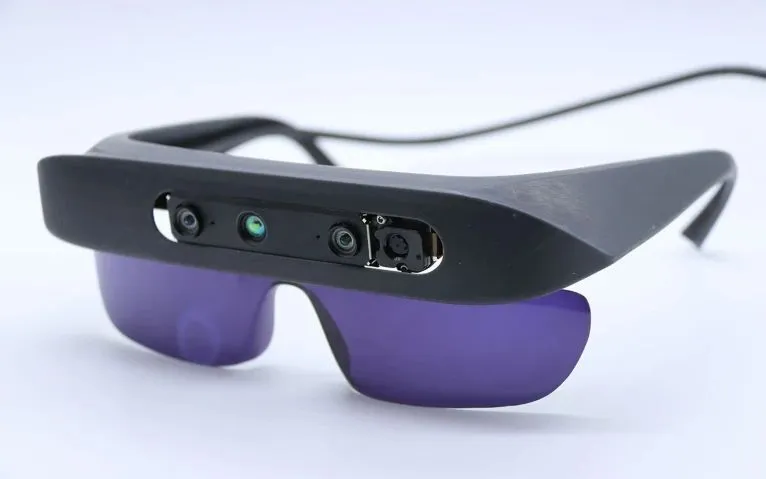 Những chiếc kính có thể giúp ghi nhớ thông tin, ghi lại hình ảnh, âm thanh, dịch thuật tiếng nước ngoài, tìm đường đi...