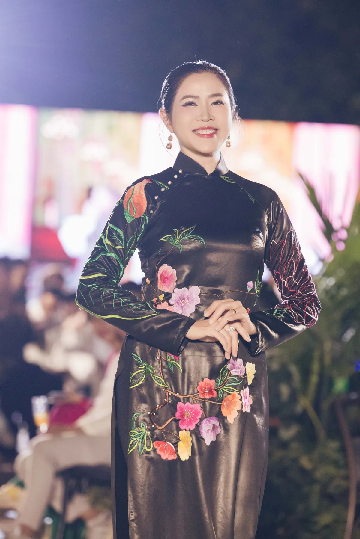 D&agrave;n nghệ sĩ nhiều thế hệ c&ugrave;ng t&ocirc;n vinh h&agrave;nh tr&igrave;nh di sản của L&atilde;nh Mỹ A tr&ecirc;n s&acirc;n khấu thời trang - Ảnh 5.