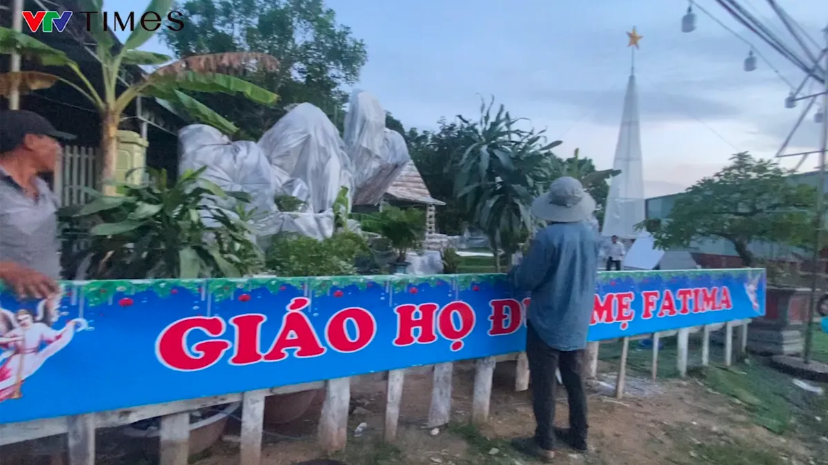 TP Hồ Ch&iacute; Minh: Kh&ocirc;ng kh&iacute; đ&oacute;n lễ Gi&aacute;ng Sinh rộn r&agrave;ng tại c&aacute;c xứ đạo ven biển   - Ảnh 12.