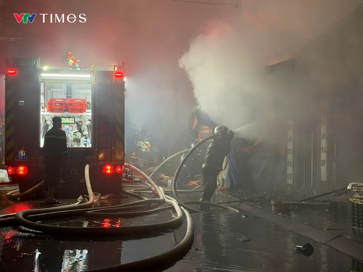 Ch&aacute;y lớn tại Chợ Xanh l&uacute;c rạng s&aacute;ng- Ảnh 3.