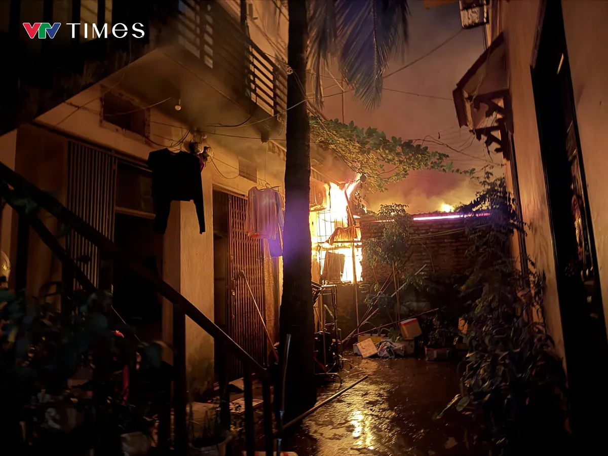 Ch&aacute;y lớn tại Chợ Xanh l&uacute;c rạng s&aacute;ng- Ảnh 2.