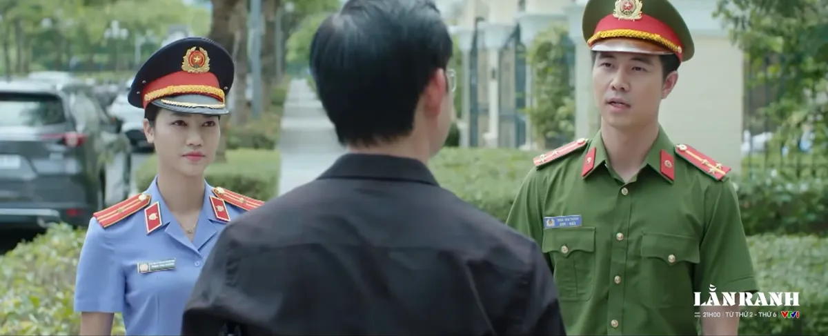 Lằn ranh - Tập 37: Khắc sững sờ biết Vinh giấu tang vật ở nh&agrave; m&igrave;nh - Ảnh 5.