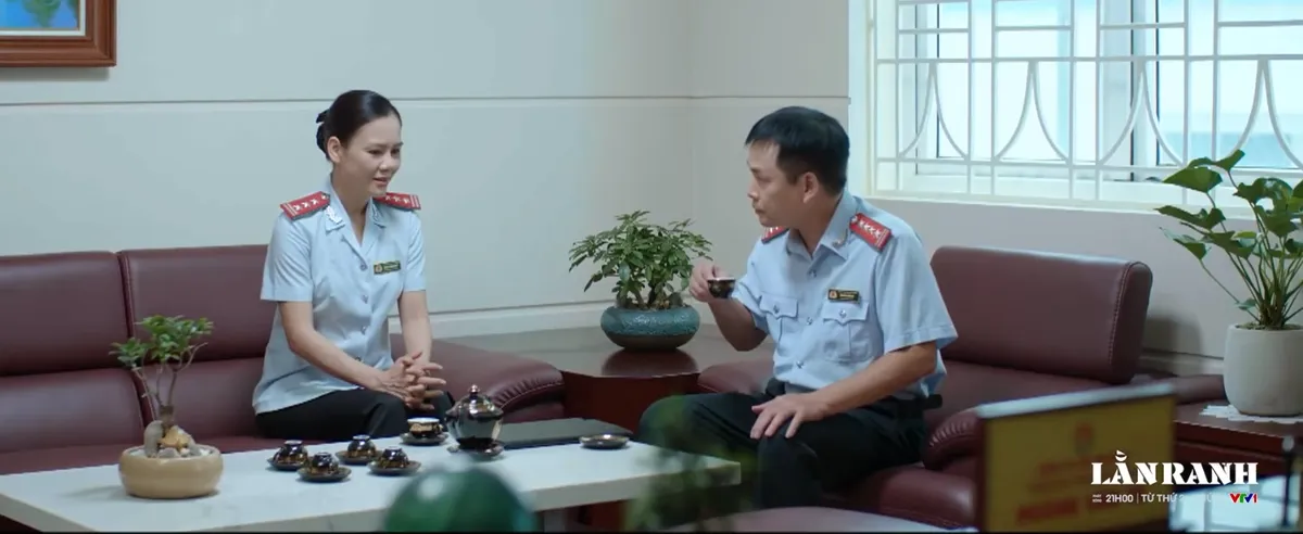 Lằn ranh - Tập 37: Ch&aacute;nh thanh tra nghi ngờ Nguyệt "kh&aacute;c mọi khi" - Ảnh 1.