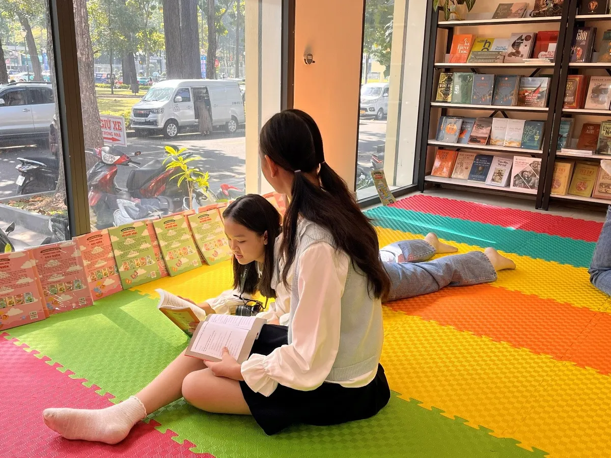 Điểm hẹn với s&aacute;ch m&ugrave;a Lễ hội - Ảnh 6.