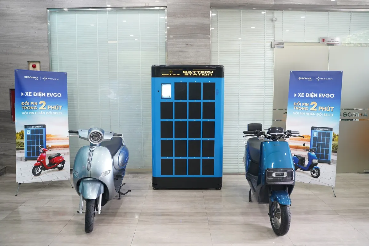 Năm 2026: Đổi pin xe m&aacute;y điện sẽ dễ như mua xăng? - Ảnh 2.