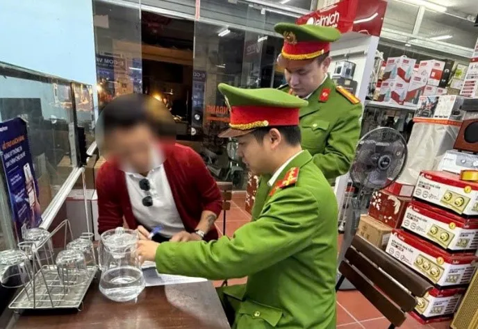 H&agrave; Nội: Xử l&yacute; cơ sở kinh doanh điện thoại b&agrave;y b&aacute;n ph&aacute;o hoa tr&aacute;i ph&eacute;p - Ảnh 1.