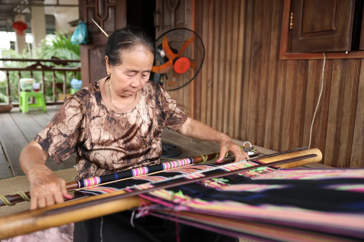 Giữ hồn chi&ecirc;ng, dệt sắc thổ cẩm ở Ea S&uacute;p- Ảnh 3.