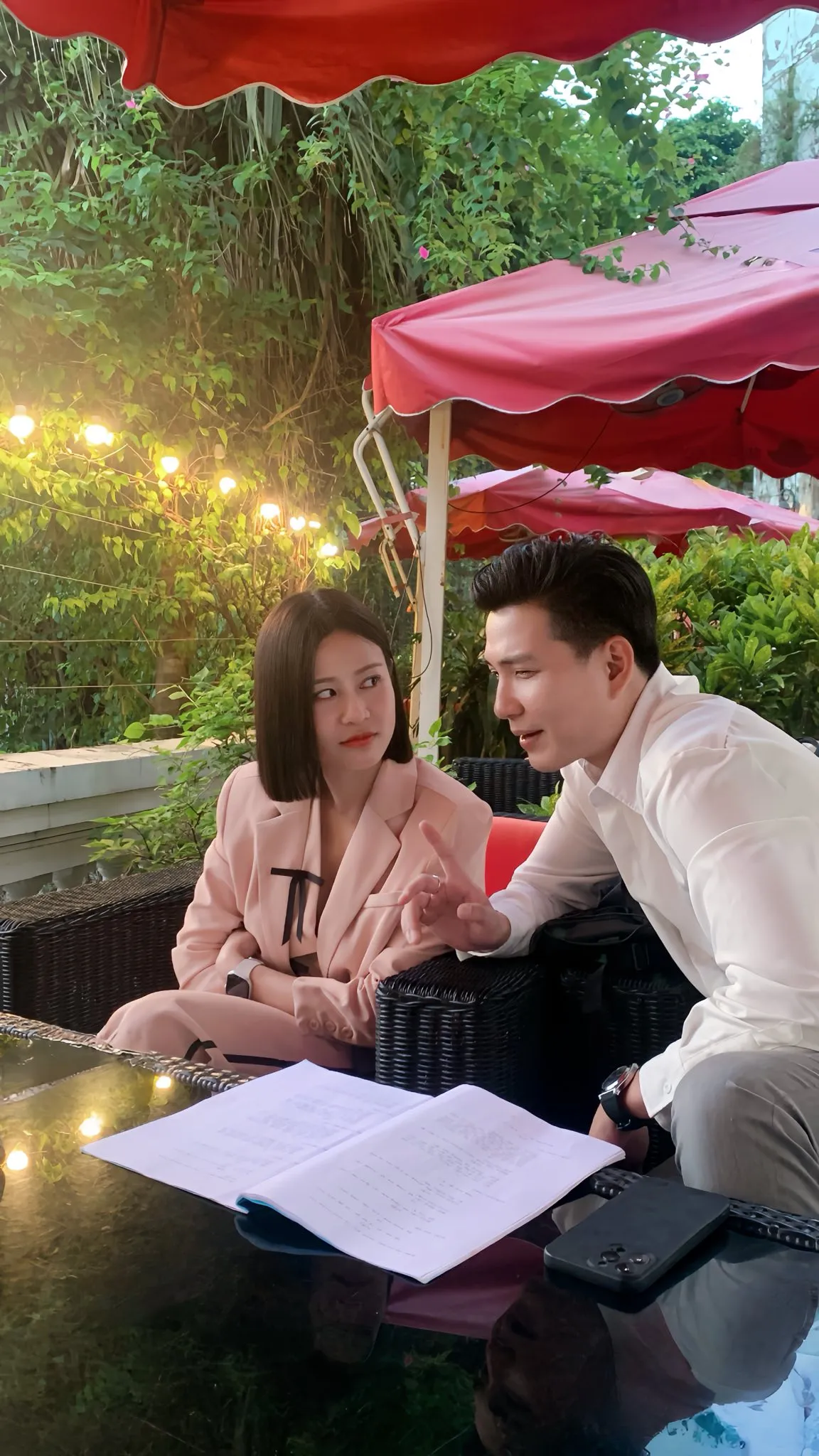 C&aacute;ch em 1 milimet: Cặp đ&ocirc;i m&aacute; l&uacute;m được 'đẩy thuyền' nhất phim - Ảnh 5.