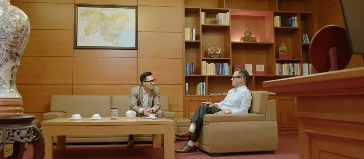 Lằn ranh - Tập 38: Nguyệt vừa khóc vừa bóc thùng tiền hối lộ - Ảnh 8.