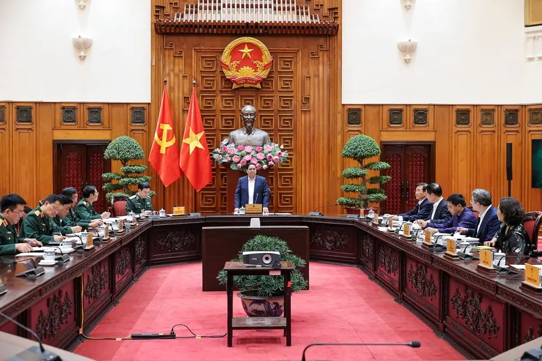 Thủ tướng: Ph&aacute;t triển c&ocirc;ng nghiệp quốc ph&ograve;ng theo hướng hiện đại, c&ocirc;ng nghệ cao v&agrave; lưỡng dụng - Ảnh 1.