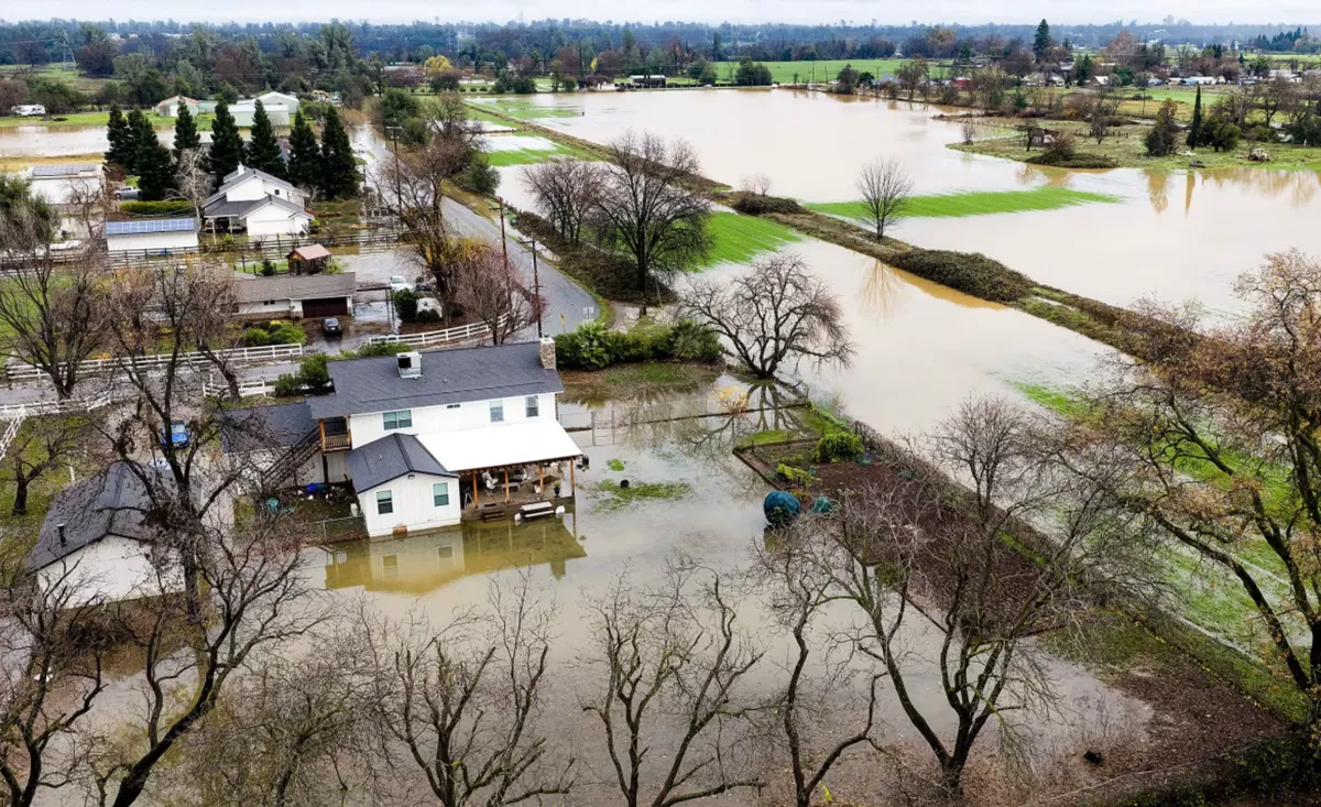 Mưa lớn kỷ lục v&agrave; lũ lụt đe dọa bang California (Mỹ)- Ảnh 2.