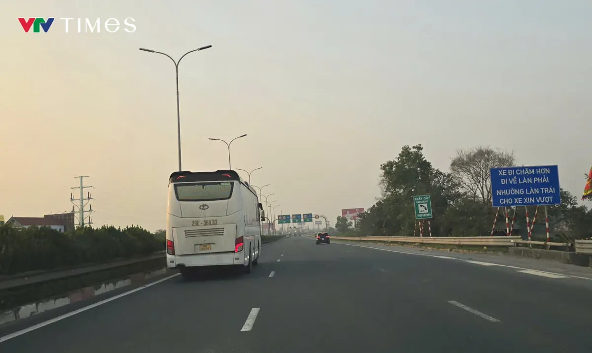 Nguy hiểm rình rập trên cao tốc Pháp Vân - Cầu Giẽ - Ảnh 1.