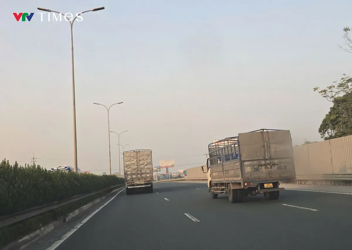 Nguy hiểm rình rập trên cao tốc Pháp Vân - Cầu Giẽ - Ảnh 4.