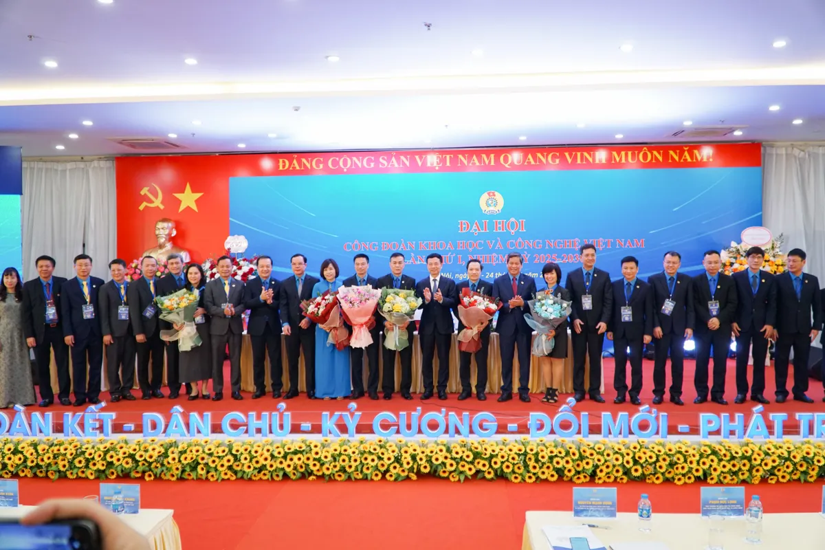 Chuyển đổi số phải l&agrave; hướng đi trọng t&acirc;m của C&ocirc;ng đo&agrave;n Khoa học v&agrave; C&ocirc;ng nghệ - Ảnh 7.