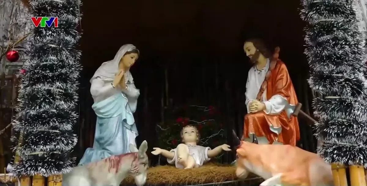 Kh&ocirc;ng kh&iacute; Gi&aacute;ng sinh rộn r&agrave;ng tr&ecirc;n khắp cả nước - Ảnh 3.