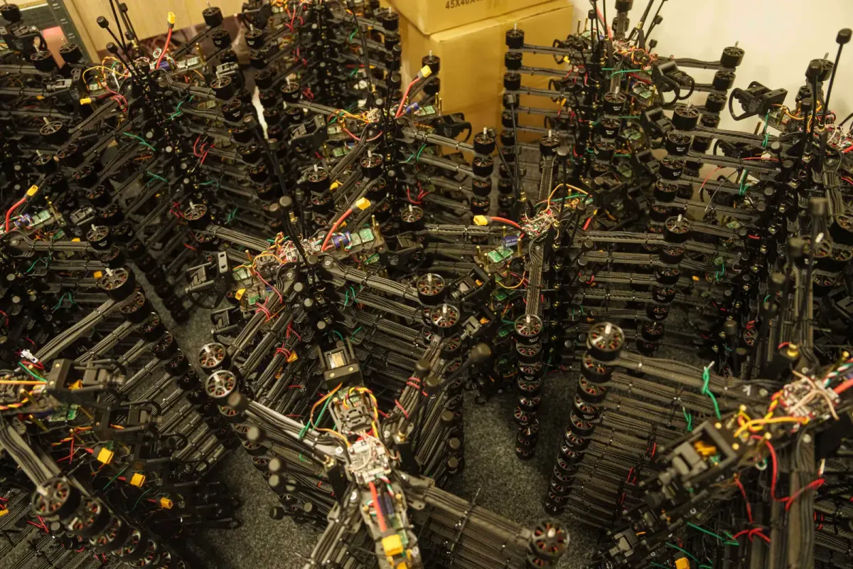 Ukraine tăng cường ph&ograve;ng kh&ocirc;ng bằng &ldquo;s&aacute;t thủ UAV&rdquo; gi&aacute; rẻ nội địa - Ảnh 2.