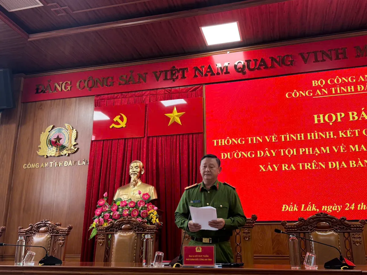 C&ocirc;ng an tỉnh Đắk Lắk họp b&aacute;o th&ocirc;ng tin vụ triệt ph&aacute; đường d&acirc;y ma t&uacute;y xuy&ecirc;n quốc gia quy m&ocirc; lớn - Ảnh 1.