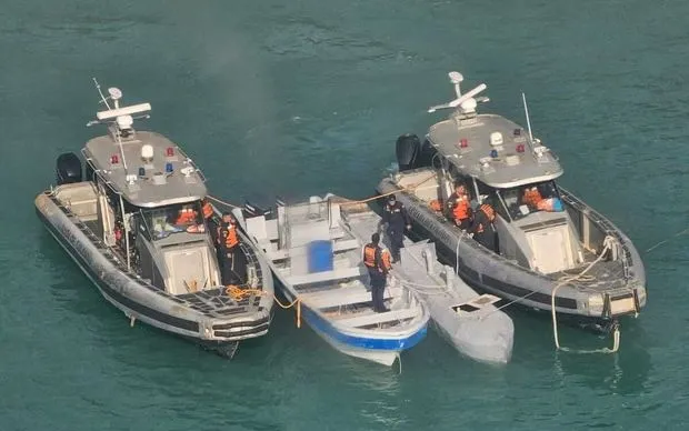 Một tàu bán chìm chở ma túy bị lực lượng chức năng thu giữ ngoài khơi Colombia, nơi loại phương tiện này đã được sử dụng trong nhiều thập kỷ (Ảnh: Anadolu/Getty Images)