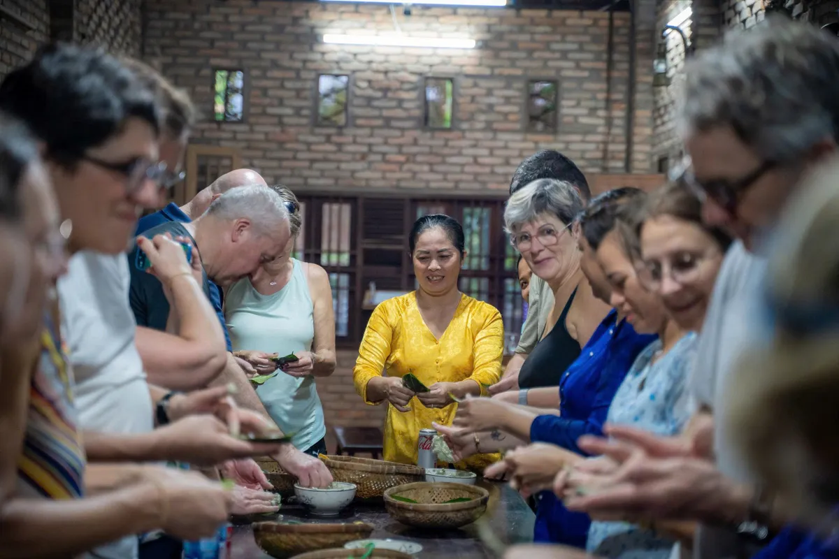 Việt Nam kh&eacute;p lại năm du lịch kỷ lục: Từ cột mốc 20 triệu kh&aacute;ch đến b&agrave;i to&aacute;n giữ nhịp tăng trưởng - Ảnh 3.
