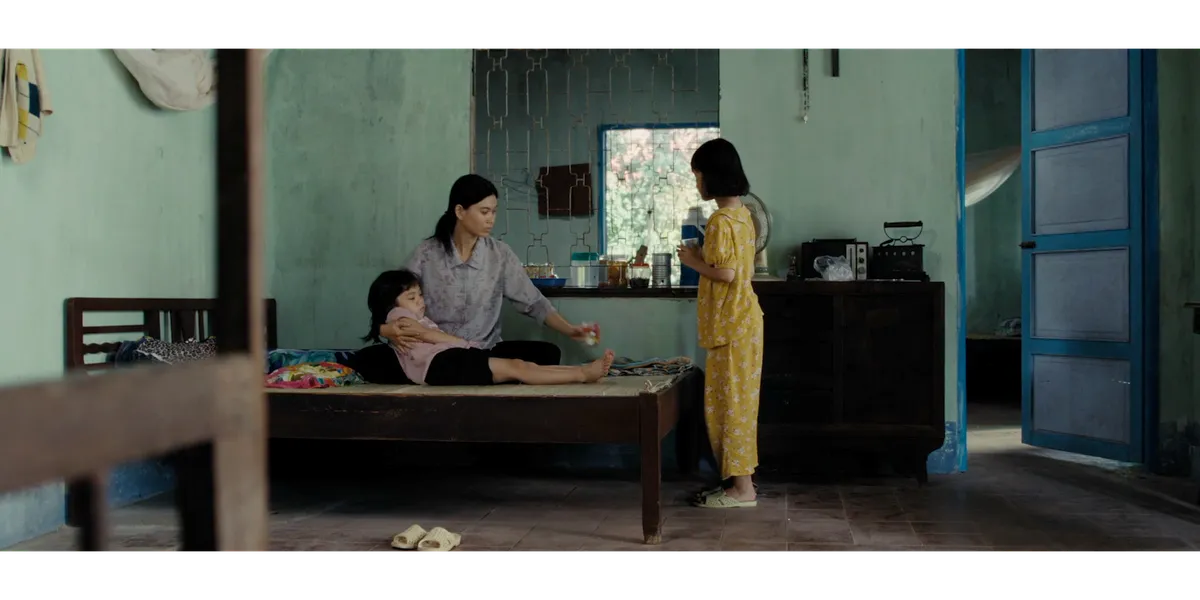 Đằng sau lớp &aacute;o kinh dị, &ldquo;Nh&agrave; hai chủ&rdquo; ca ngợi t&igrave;nh mẫu tử - Ảnh 2.