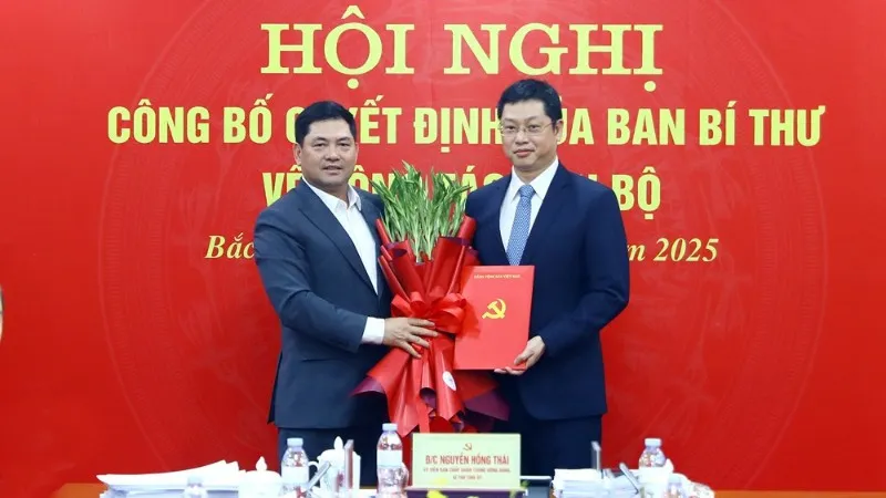 Chuẩn y chức danh Ph&oacute; B&iacute; thư Tỉnh ủy Bắc Ninh với &ocirc;ng Trần Huy Phương - Ảnh 1.