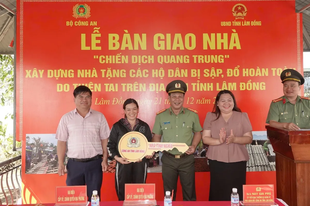 Kh&aacute;nh th&agrave;nh căn nh&agrave; đầu ti&ecirc;n sau 18 ng&agrave;y thi c&ocirc;ng trong &ldquo;Chiến dịch Quang Trung&rdquo;- Ảnh 1.