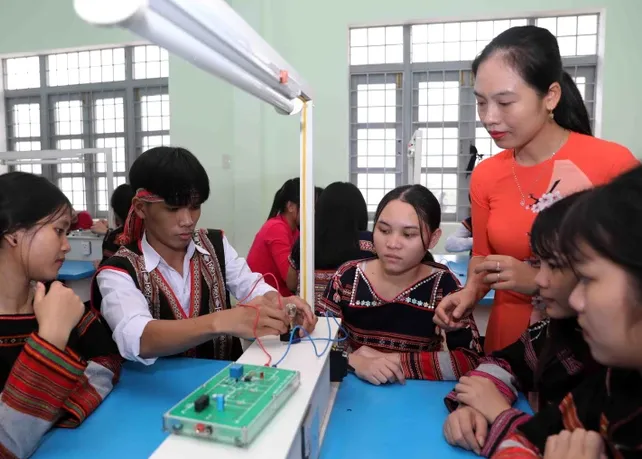 Đ&agrave;o tạo 1.000-1.500 sinh vi&ecirc;n tiềm năng l&agrave;m lực lượng n&ograve;ng cốt phục vụ v&ugrave;ng đồng b&agrave;o d&acirc;n tộc thiểu số - Ảnh 1.