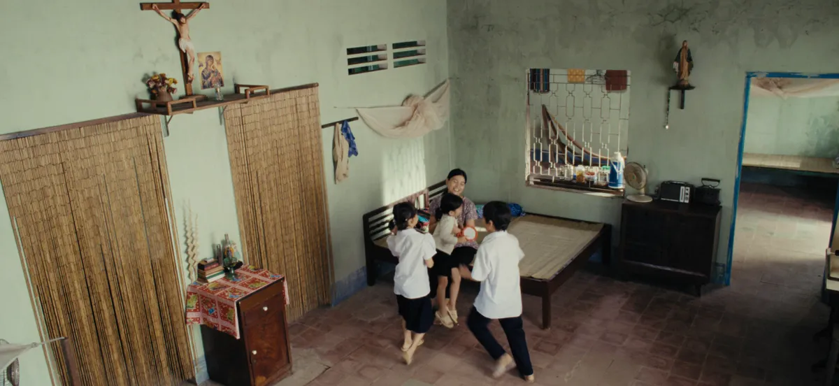 Đằng sau lớp &aacute;o kinh dị, &ldquo;Nh&agrave; hai chủ&rdquo; ca ngợi t&igrave;nh mẫu tử - Ảnh 7.