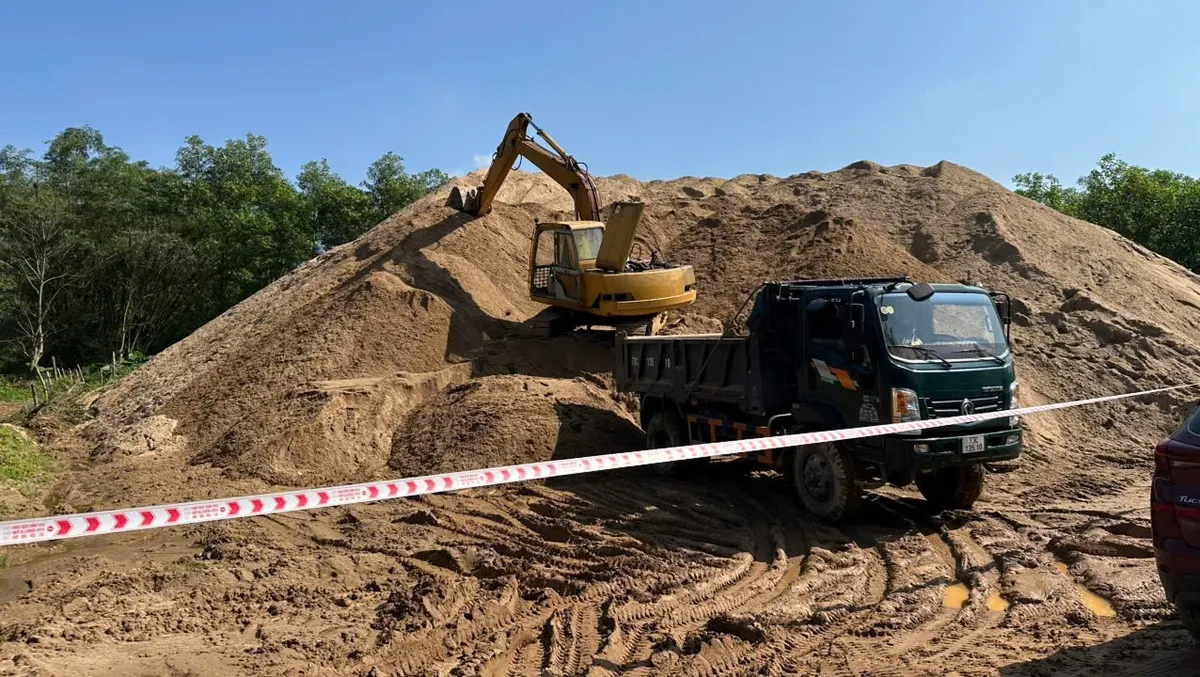 Quảng Trị: Ph&aacute;t hiện vụ khai th&aacute;c tr&aacute;i ph&eacute;p gần 5.600m3 c&aacute;t  - Ảnh 2.