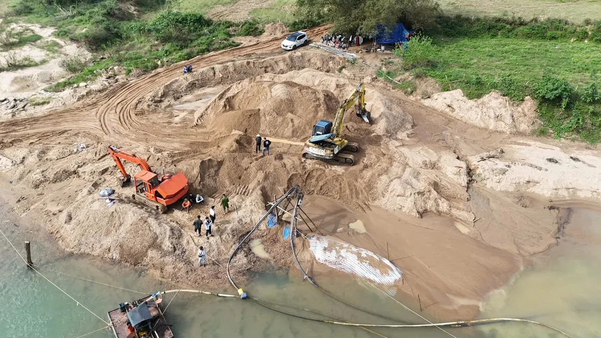 Quảng Trị: Ph&aacute;t hiện vụ khai th&aacute;c tr&aacute;i ph&eacute;p gần 5.600m3 c&aacute;t  - Ảnh 1.