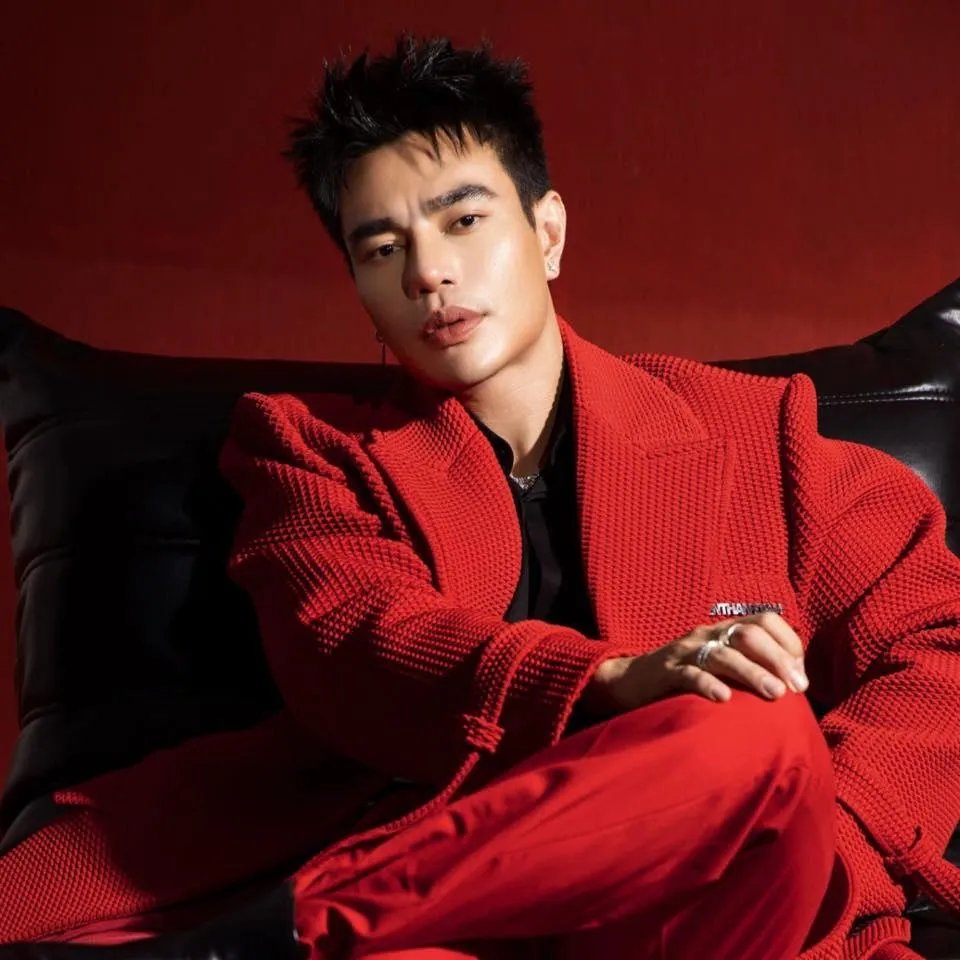 Ho&agrave;i Linh, Th&aacute;i H&ograve;a đổ bộ si&ecirc;u phẩm m&agrave;n ảnh dịp Tết Dương lịch - Ảnh 5.