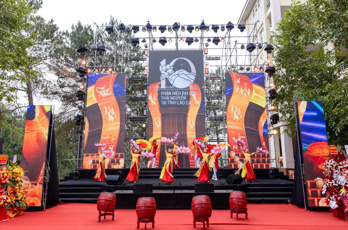 Ph&acirc;n hiệu Đại học Th&aacute;i Nguy&ecirc;n: 10 năm kiến tạo tri thức nơi miền bi&ecirc;n viễn- Ảnh 4.